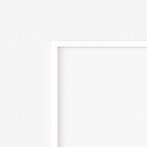 Puede incluir: Un marco de fotos blanco con un paspart&uacute; blanco, listo para mostrar tu foto o obra de arte favorita.