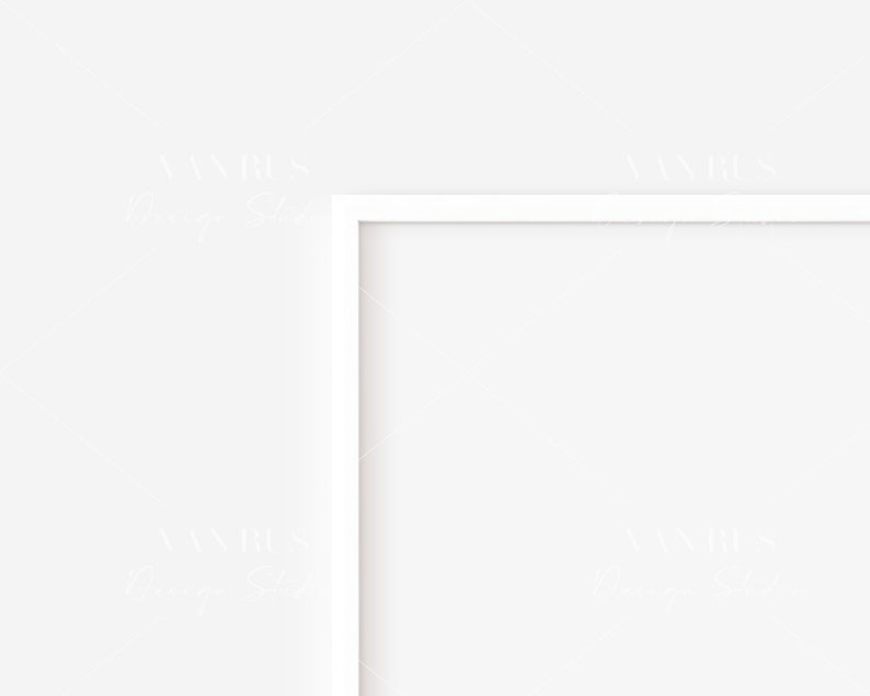 Puede incluir: Un marco de fotos blanco con un paspart&uacute; blanco, listo para mostrar tu foto o obra de arte favorita.