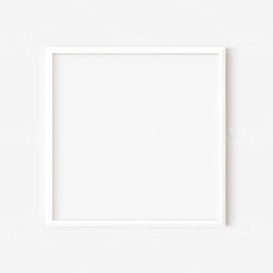 Puede incluir: Un marco de fotos blanco con un dise&ntilde;o simple y limpio. El marco est&aacute; vac&iacute;o y listo para ser llenado con una foto o una obra de arte.