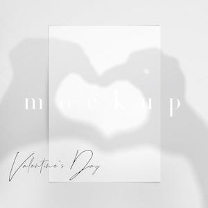 Valentinstag Kartenmockup / 5x7 Kartenmockup / Herz Schatten Überlagerung Mockup / Süßes Stationäres Mockup Design zum Valentinstag / PSD Smart Objekt / M421