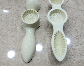 plastic maamoul mold with four engravings | قالب معمول بلاستيكي اربع اشكال