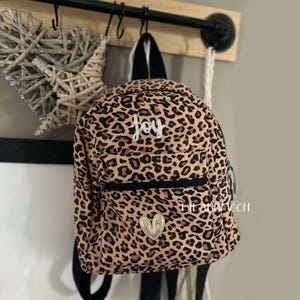 Sac à dos Léopard et coeur doré, Sac à dos , Personnalisé, Maternelle, ou sac sortie ado, cartable, motif tendance