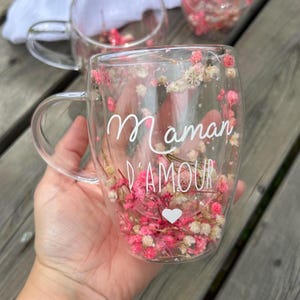 Mok met gedroogde bloemen, dubbelwandige glazen beker met bloemen, gepersonaliseerd met tekst naar keuze, voornaam, voor mama, juf, oppas, atsem etc.
