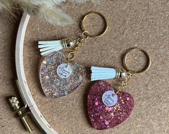 Porte clés Coeur Pailleté avec une médaille personnalisée, cadeau pour tous, maman, mamie, maîtresse, nounou, atsem etc...