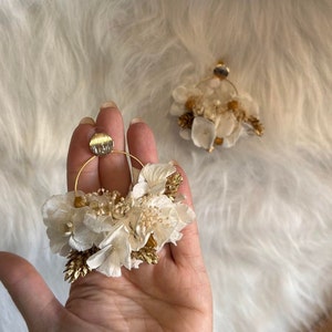 Cream and white dried & preserved flower earrings / Pampa wedding hoop earrings / Bridal accessory, witness