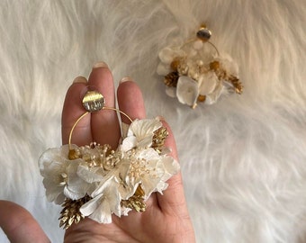 Orecchini con fiori secchi e stabilizzati color crema e bianco / Orecchini a cerchio da sposa Pampa / Accessori per spose e testimoni