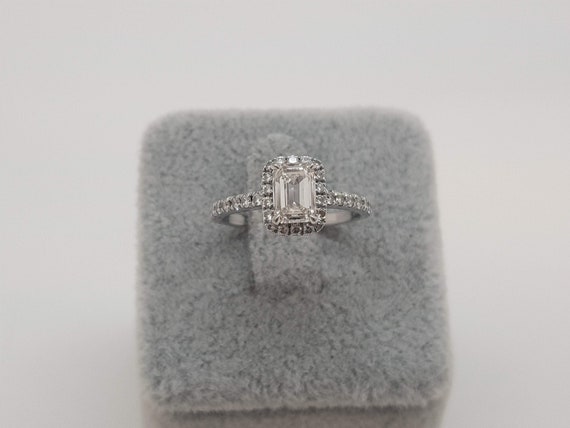 Emerald Ring In 18 Carat White Gold And 0 85 Carat Diamond Etsy Emerald Ring In 18 Carat White Gold And 0 85 Carat Diamond Etsy
