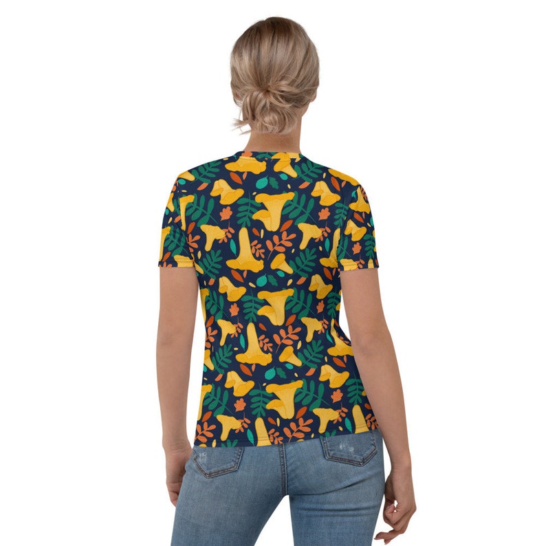 Chanterelle Mushroom Pattern Women's T-Shirt image 2