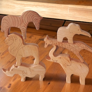 Houten Montessori-safaridieren: massief hout, milieuvriendelijk beukenhoutspeelgoed, 16 Afrikaanse dierenbeeldjes, speelgoedset houten dieren