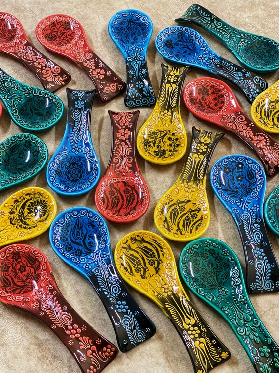 Poggiamestolo in ceramica turca fatto a mano a 24 colori per cucina,  portacucchiaio in ceramica, portacucchiaio per l'arredamento della cucina,  regalo in ceramica dipinta a mano -  Italia