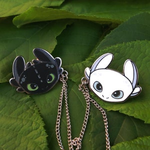 Dragons Collar Chain Enamel Pin (in-hand)
