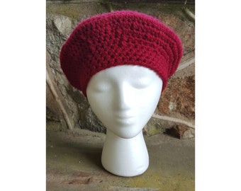 Béret rouge de crochet