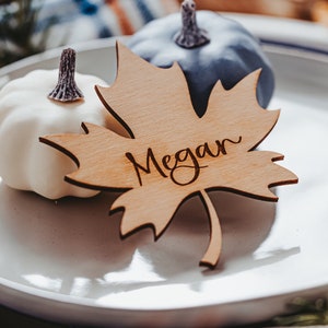 Maple Leaf Name Place Card For Friendsgiving Table Decor, Fall Leaf Name Plate Thanksgiving Table Scape