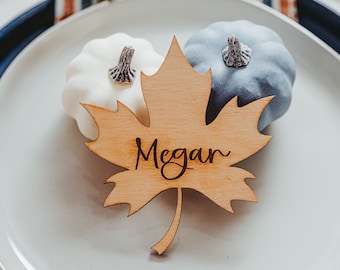 Maple Leaf Name Place Card For Friendsgiving Table Decor, Fall Leaf Name Plate Thanksgiving Table Scape