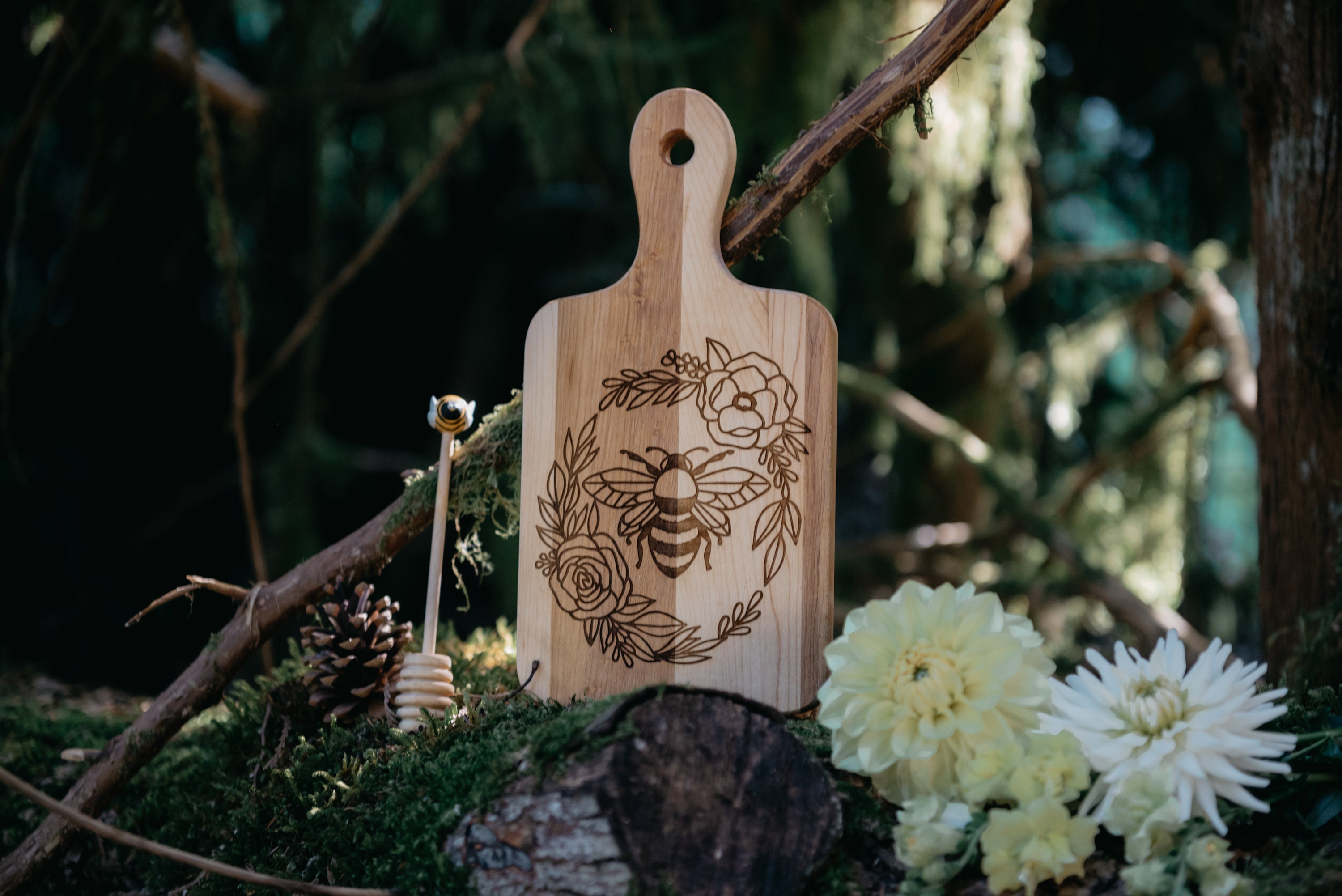 Cute Floral Honey Bee Cutting Board Gift For Bee Keeper, Flower Honey Bee  Serving Board Kitchen Decor Gift For Her