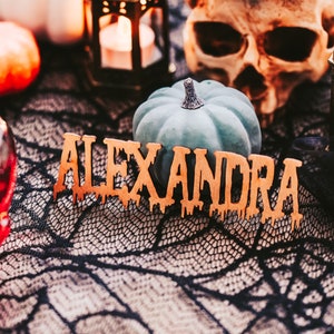 Segnaposto personalizzati con nome per feste di matrimonio di Halloween, segnaposto con nome spettrale e gocciolante per matrimoni in stile Halloween