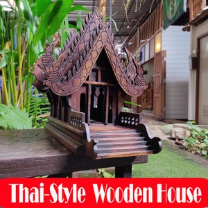 Houten heiligdom Thai Spirit House - Handgemaakt heiligdom voor zegeningen en bescherming Donkerbruine kleur Afmetingen 11" x 18" x 17" Houten Boeddha-schrijn