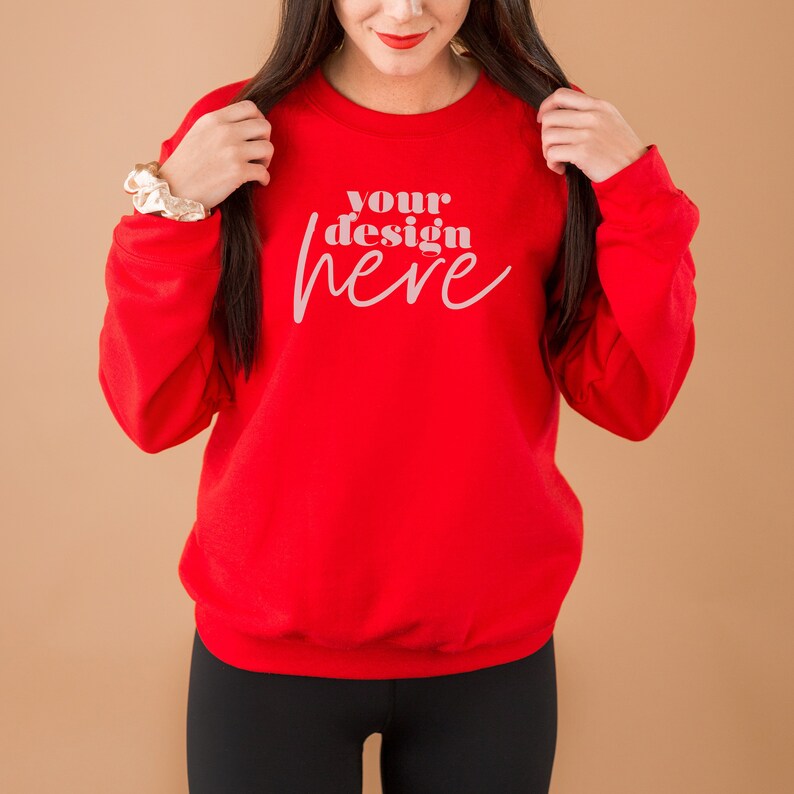 Download Red 18000 Gildan mockup Gildan mockup model mockup 18000 ...