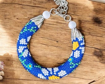 Handmade summer blue Bracelet with daisy, White daisy flowers bead bracelet, Floral Beadwork Handmade Bracelet, Bead Crochet rope gift idea