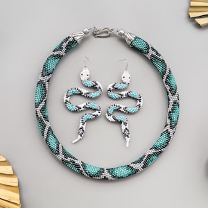 Handgjort smyckeset med turkos och silverorm, eleganta halsbandsörhängen för bohemiska sydvästra vintage-inspirerade stilar, reptilblått rep
