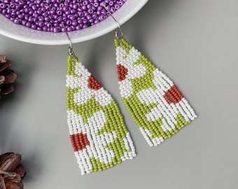 Beadwork White Flower bead fringe earrings - handmade seed beaded earrings with floral daisy design - Modern boho earrings - Gift for her