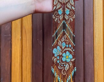 Bruine etnische volksblauwe bloemenketting met kralen, traditioneel design kralenketting voor feest, bloemenkralensieraden, traditionele modekleding