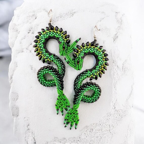 Green Dragon Beaded Lariat Necklace – Handmade Seed Bead Crochet