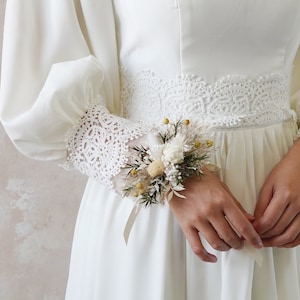 Bride Wedding Corsage,Flower Bracelet,Romantic Wedding,Dried Flower Corsage Bracelet,Floral Corsage Bracelet,Handmade Wrist Corsages
