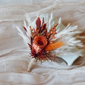 Burgunder Boutonniere,Orange Rosen Boutonniere,Hochzeit Boutonniere,Pampasgras Boutonniere,Party Trockenblume Boutonniere,Bräutigam Groomsmen Anzug
