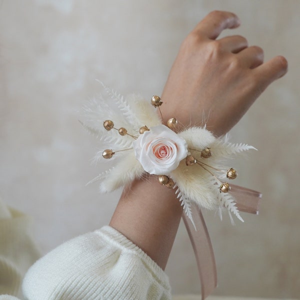 Lichtroze corsages, bruid bruidsmeisje armband, bruiloft accessoire, dames corsages, rozenarmband, handgemaakte corsages, bruiloft bloem sieraden