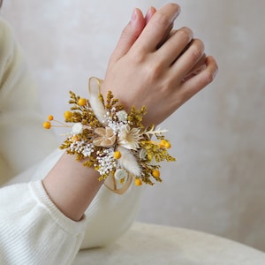 Yellow Wildflower Wrist Corsage,Natural Bride Wrist Corsages,Wedding Corsages,Bridesmaid Bracelet,Ladies Corsages,Dried Flower Bracelet