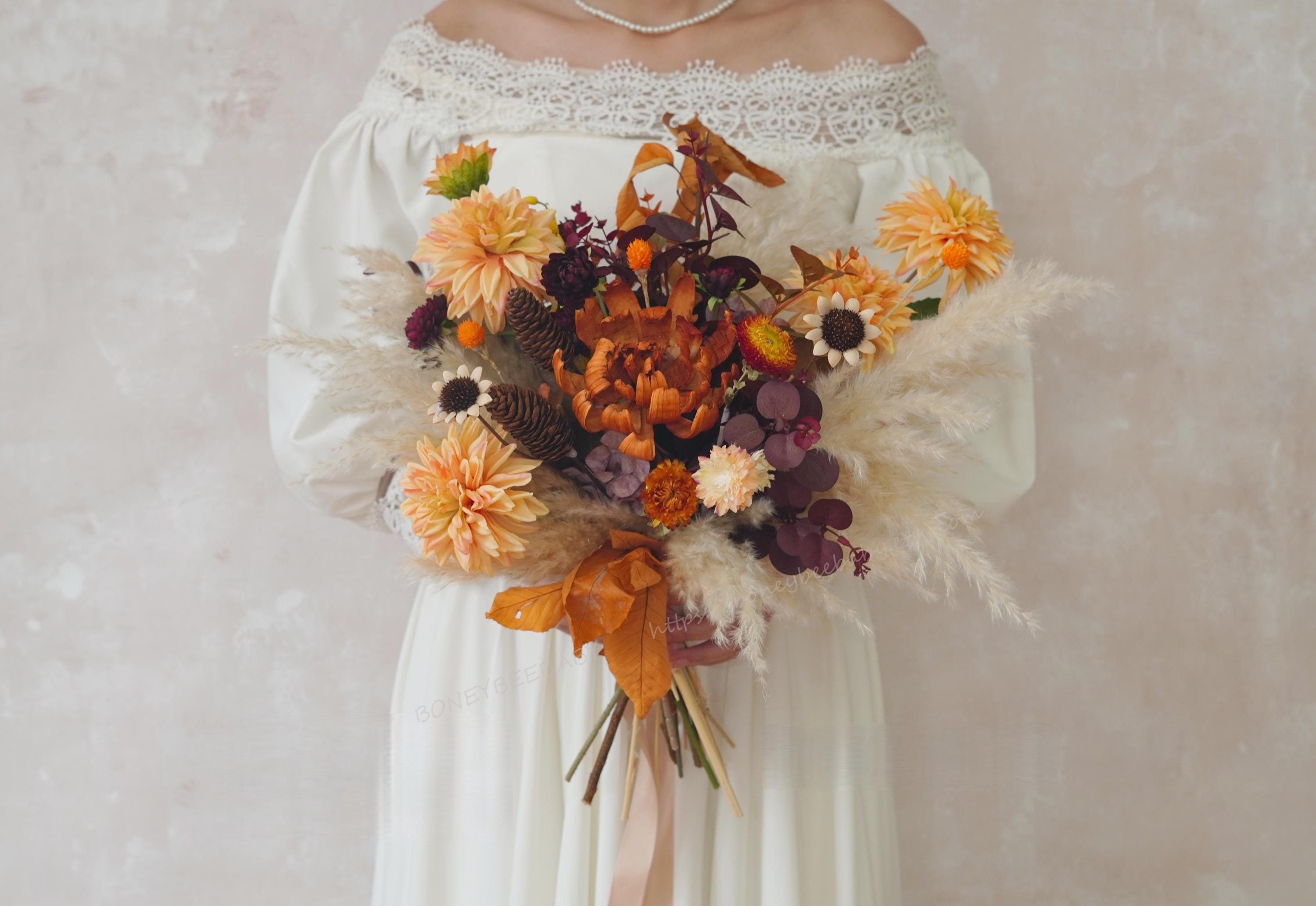 秋のオレンジのウェディングブーケ、オレンジの花嫁ブーケ、シルク
