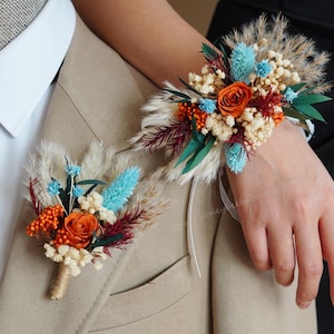 Påfågelblå och brända orangea corsager, påfågelblått bröllop, bröllopsaccessoar, damcorsager, bröllopsblomsterarmband, bröllopsblommor