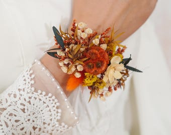 Corsage de poignet orange brûlé, mariage en terre cuite, corsage de fleurs séchées, mariage bohème, corsage de poignet en terre cuite rouille, corsage de poignet de mariée