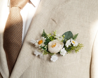 Künstliche Gänseblümchen Boutonniere, weiße Hochzeit Boutonniere, Boho Hochzeit Accessoires, Hochzeit Boutonniere, Trauzeugen / Bräutigam Boutonniere