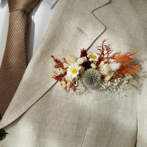 Rost Terrakotta Tasche Boutonniere, Getrocknete Blume Boutonniere, Bräutigam / Trauzeugen Boutonniere, Gebrannte Orange Hochzeit, Hochzeit Boutonniere