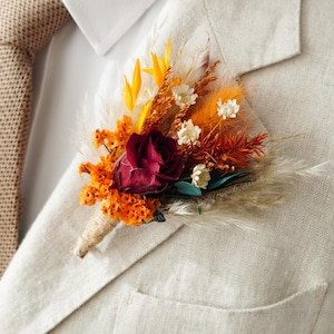 Orange Boutonniere, rote Rose Boutonniere, Bräutigam Boutonniere, Hochzeitszubehör, Trauzeugen Boutonniere, Hochzeit Boutonniere
