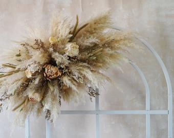 Arco de boda bohemio de color blanco marfil, decoración de arco de boda, telón de fondo de boda, centro de mesa de boda, arreglo de arco de hierba de pampa, arco de ceremonia con flores