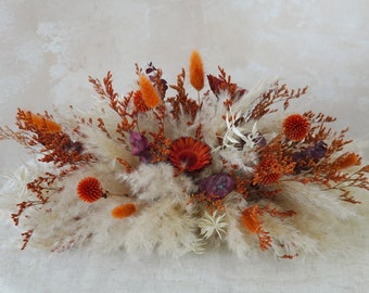 Pièce maîtresse de mariage en terre cuite de couleur rouille, fleur d’orange brûlée, mariage d’automne, arrangement de mariage, décoration de table, mariage en plein air