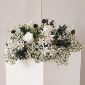 Camino de mesa de boda con temática de bosque, camino de mesa verde, camino de mesa de boda, arreglo floral de mesa boho
