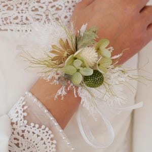 Light green Corsage,Romantic Wedding Corsage,Wedding Corsage Bracelet,Floral Corsage Bracelet,Sage Green Boutonniere,Boho Corsage
