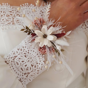 Cream/pink Wedding Corsages,Wrist Corsages,Wedding Accessory,Boho Corsages,Ladies Corsages,Pampas Grass Corsages,Handmade Flower Bracelet