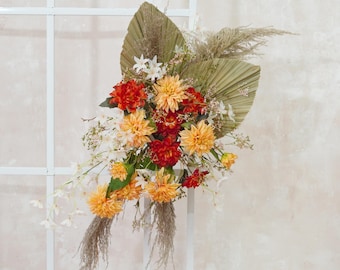 Arco de flores de seda y hojas de palma, boda rústica, arreglo de arco de hierba de la pampa, arco de flores para ceremonia, boda bohemia, arco de flores para boda.