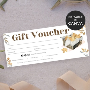 Peut inclure: Un modèle de bon cadeau imprimable avec une illustration aquarelle d'un panier de biscuits. Le modèle comprend des champs pour "À", "De", "Montant", "Expire", "Nom de votre entreprise", "Courriel", "Téléphone" et "Site Web". Le texte "Le bon est non remboursable et ne peut être échangé contre de l'argent" est également inclus.