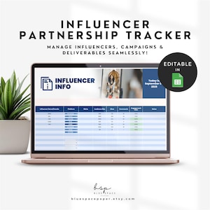Może przedstawiać: Różowo-złoty laptop wyświetla arkusz kalkulacyjny do śledzenia partnerstw z influencerami. Ekran pokazuje tabelę z kolumnami dla nazw influencerów, platformy, niszy, wielkości odbiorców, polubień, komentarzy i wskaźnika zaangażowania. U góry znajduje się tekst "INFLUENCER PARTNERSHIP TRACKER".
