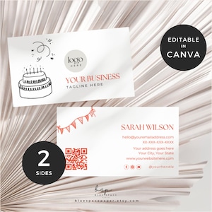 以下が含まれることがあります： 赤と黒のアクセントが付いた白い名刺。1枚はケーキのイラストと「YOUR BUSINESS TAGLINE HERE」というテキストが特徴です。もう1枚は連絡先の詳細と「SARAH WILSON」というテキストが含まれています。カードには「2 SIDES」と「EDITABLE IN CANVA」と記載されています。