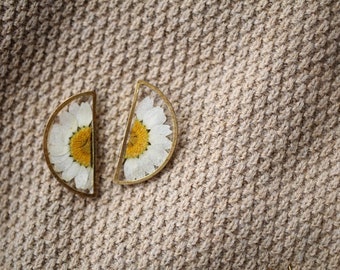 Daisy Stud Earrings - Gifts for Her - Pressed Daisies - Minimalist Earrings - Unique Jewelry - Christmas Gift for Her - Wholesale