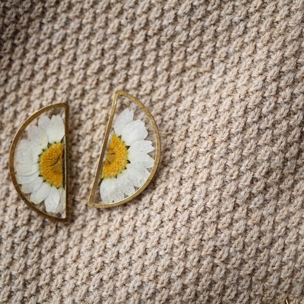 Daisy Stud Earrings - Gifts for Her - Pressed Daisies - Minimalist Earrings - Unique Jewelry - Christmas Gift for Her - Wholesale