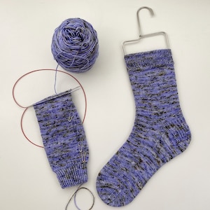 Vanille Socken auf Magic Loop PDF Schnittmuster von Crazy Sock Lady Designs Bild 1