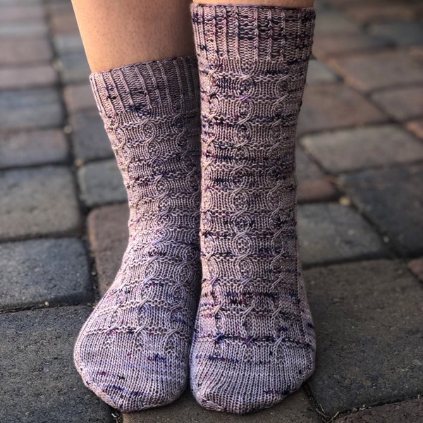 Flüster im Wind Socken, Sockenmuster von Crazy Sock Lady Designs, Strickanleitung, PDF Anleitung